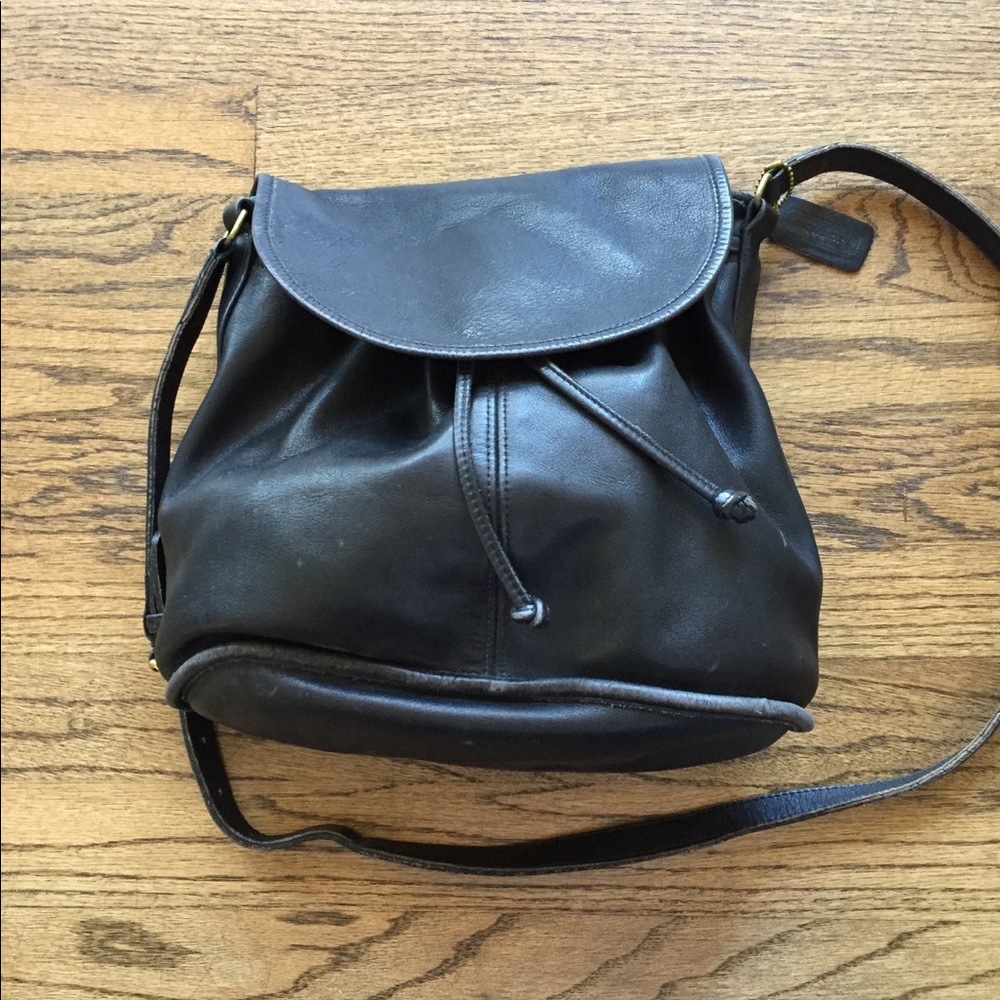 Vintage black coach shoulder bag.